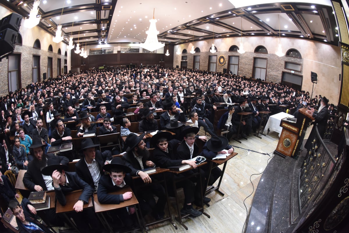 אלפים בהספד על מרן הרב שטיינמן ב'עטרת שלמה' • צפו