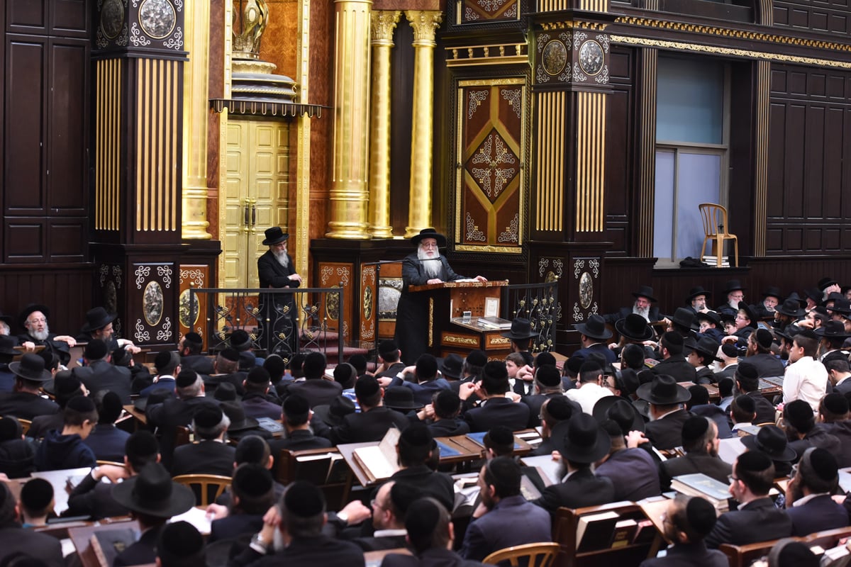 אלפים בהספד על מרן הרב שטיינמן ב'עטרת שלמה' • צפו