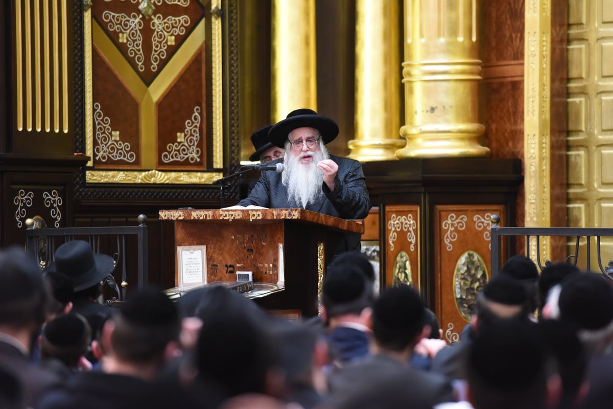 אלפים בהספד על מרן הרב שטיינמן ב'עטרת שלמה' • צפו