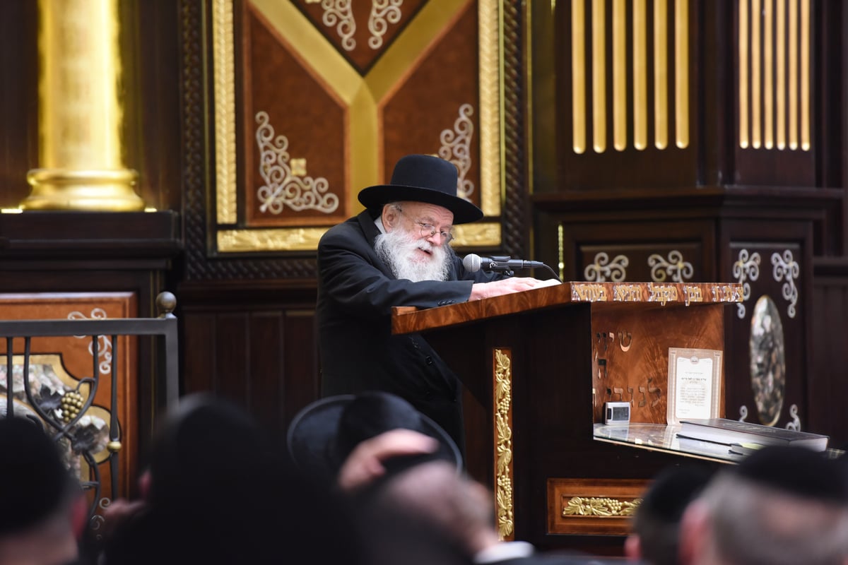 אלפים בהספד על מרן הרב שטיינמן ב'עטרת שלמה' • צפו