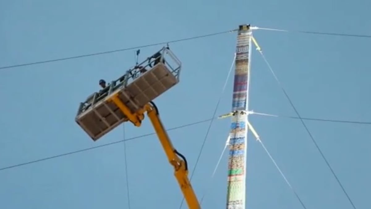 לזכרו של ילד שנפטר: מגדל לגו ענק נבנה בתל אביב