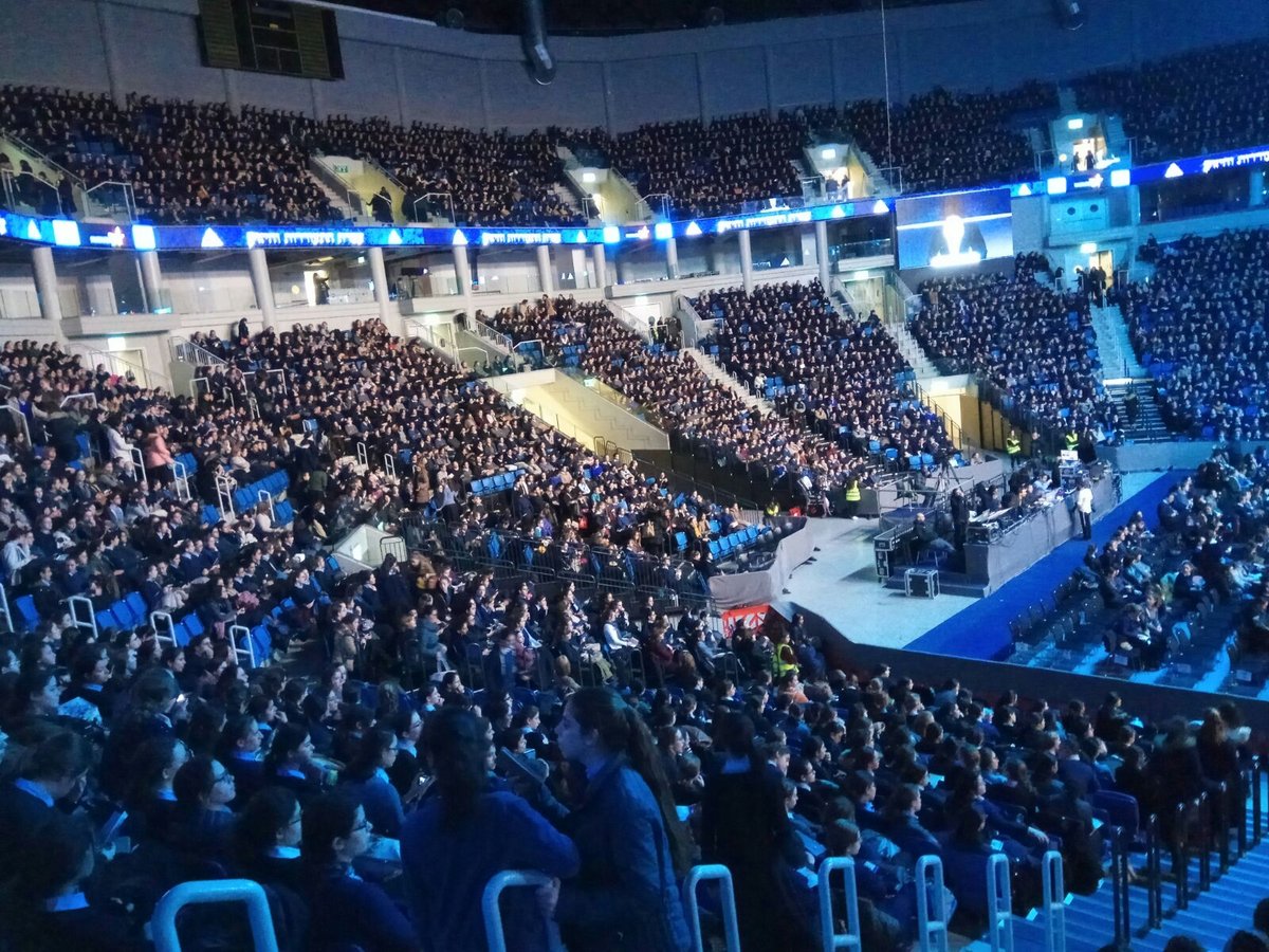 צפו: אלפי תלמידות בקבלת עול מלכות שמים ב'ארנה'