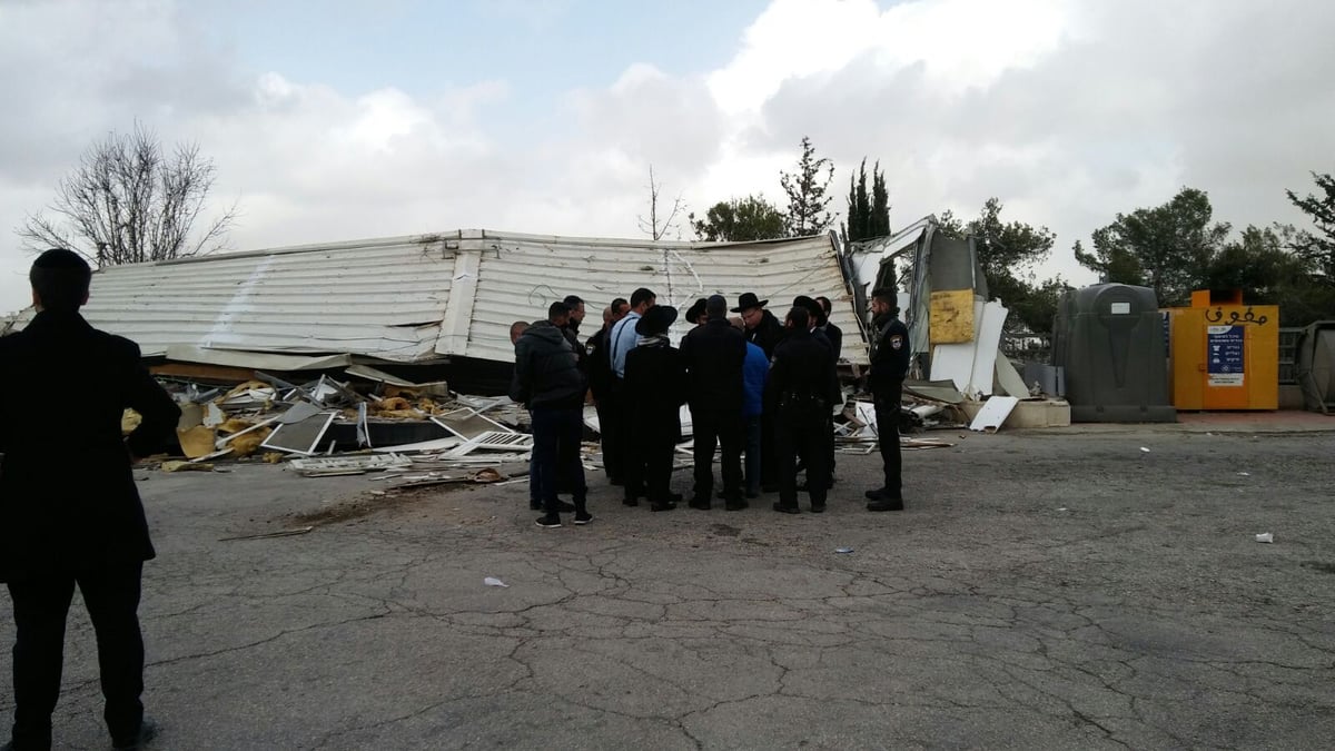 אנשי 'הפלג' התבצרו בבית כנסת לא חוקי ופונו בכוח