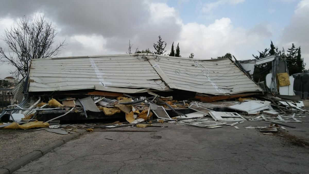 אנשי 'הפלג' התבצרו בבית כנסת לא חוקי ופונו בכוח