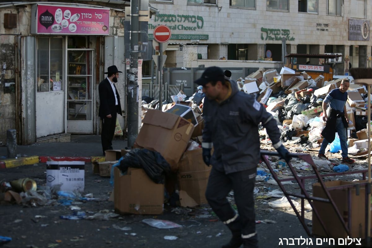 עובדי התברואה סיימו לשבות ומפנים את האשפה • צפו