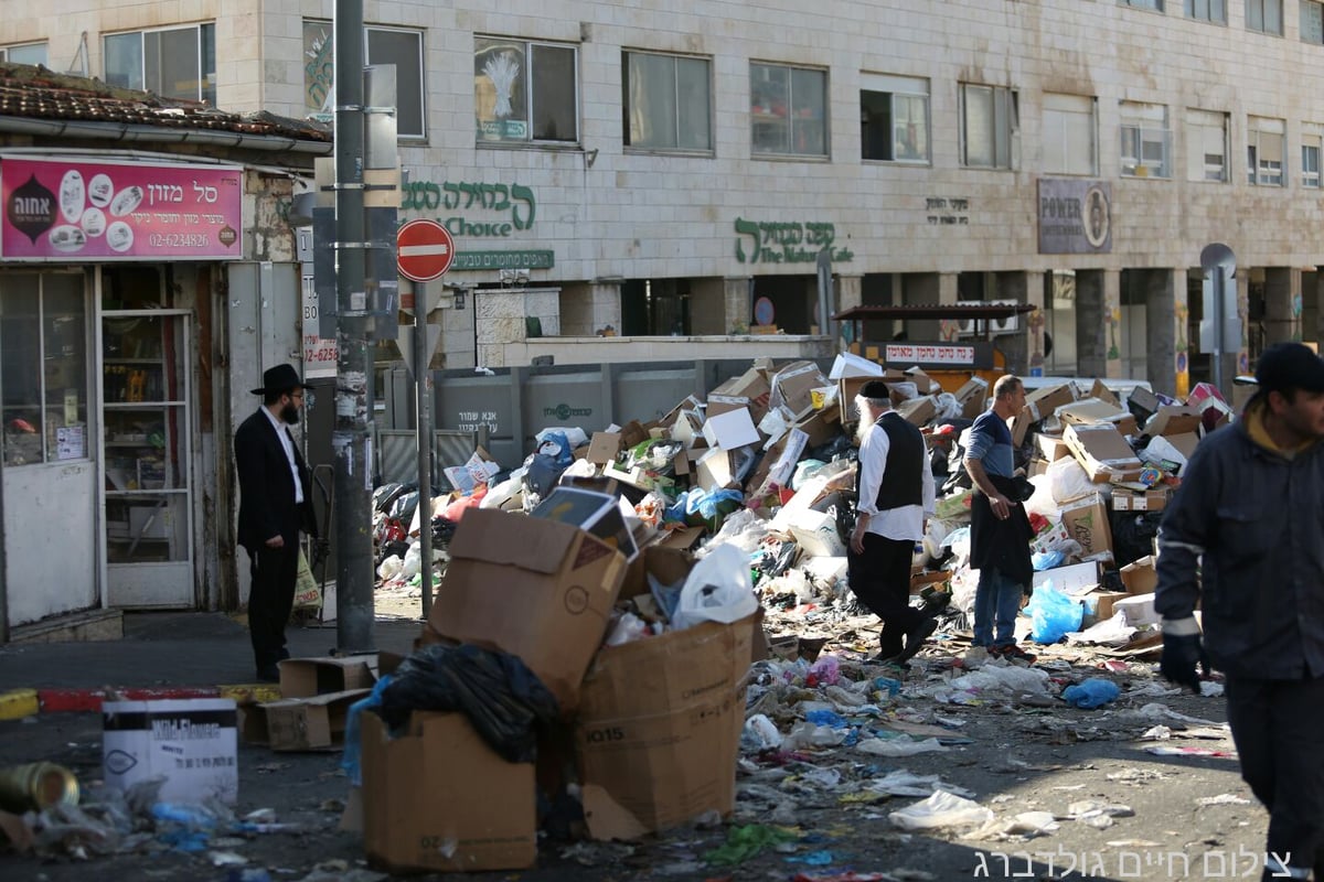 עובדי התברואה סיימו לשבות ומפנים את האשפה • צפו