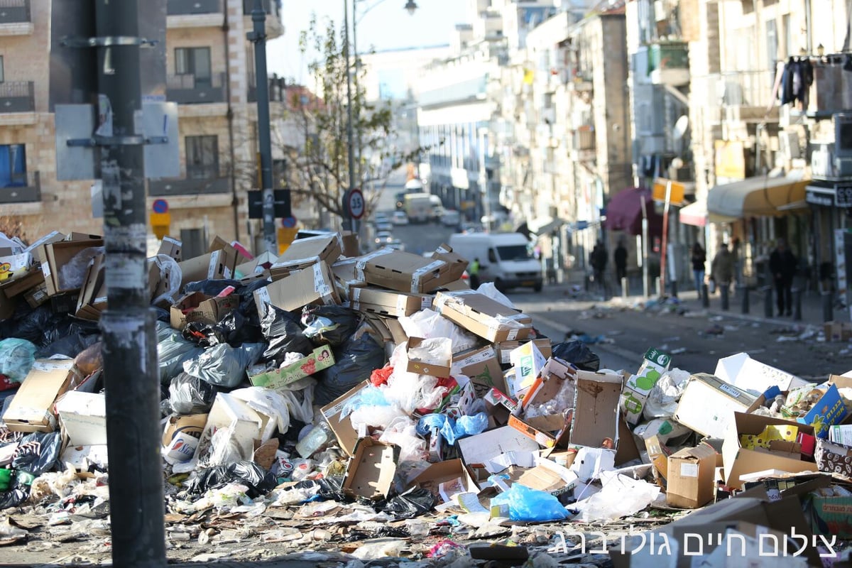 עובדי התברואה סיימו לשבות ומפנים את האשפה • צפו