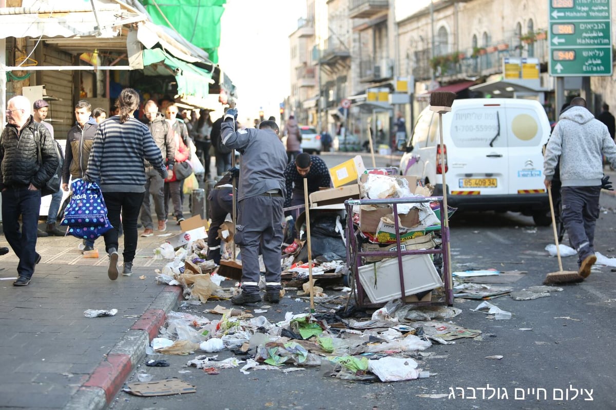 עובדי התברואה סיימו לשבות ומפנים את האשפה • צפו