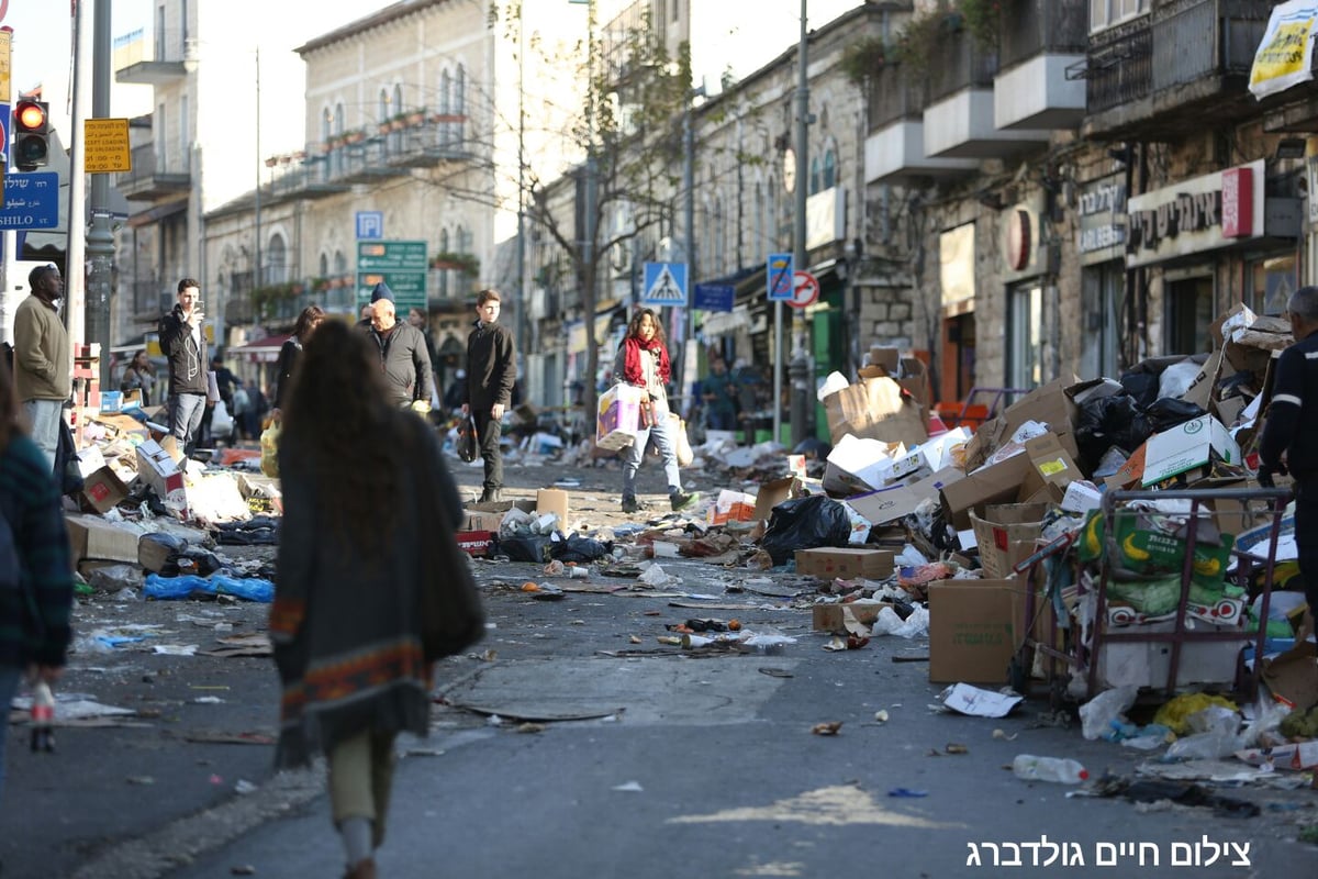 עובדי התברואה סיימו לשבות ומפנים את האשפה • צפו