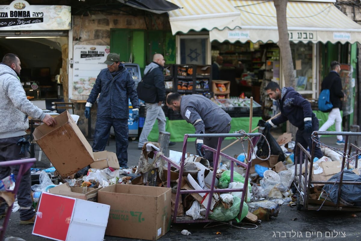 עובדי התברואה סיימו לשבות ומפנים את האשפה • צפו