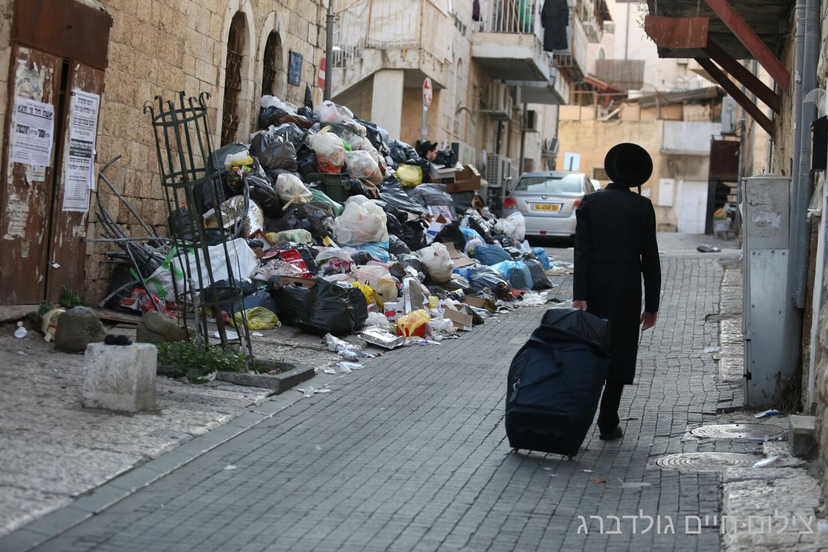 עובדי התברואה סיימו לשבות ומפנים את האשפה • צפו