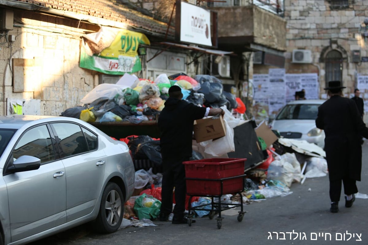 עובדי התברואה סיימו לשבות ומפנים את האשפה • צפו