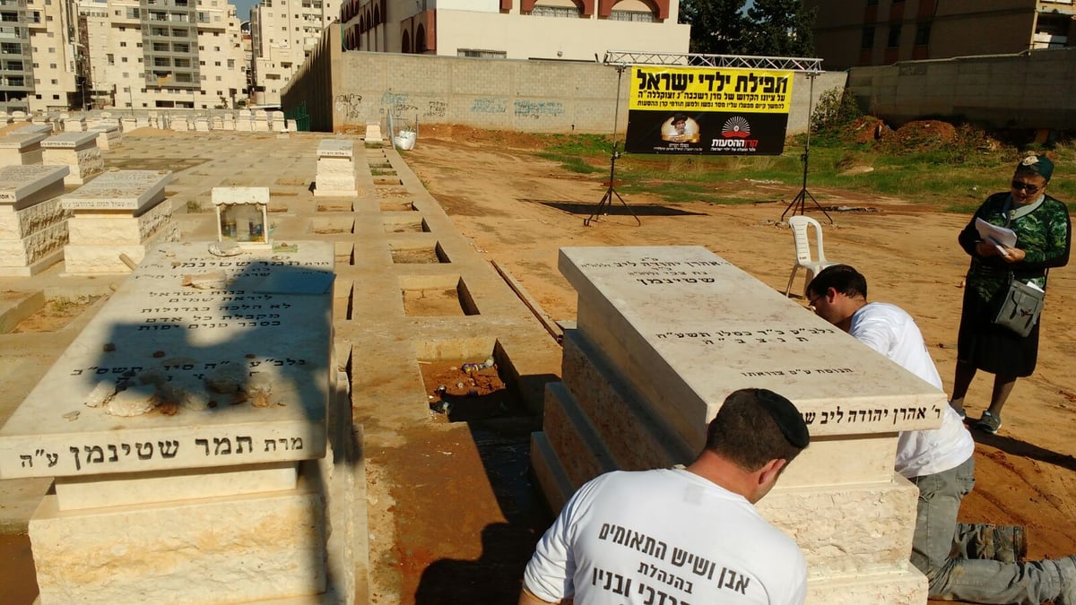 תיעוד ראשון: המצבה בקברו של מרן הרב שטיינמן זצ"ל