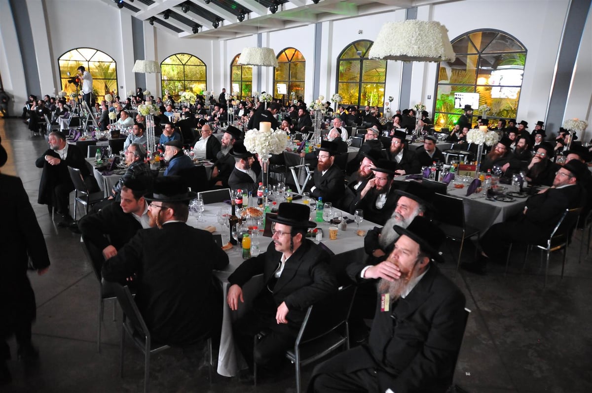 ראש עיריית רחובות שיבח את קרעטשניף: "הכל בטוב טעם" • צפו