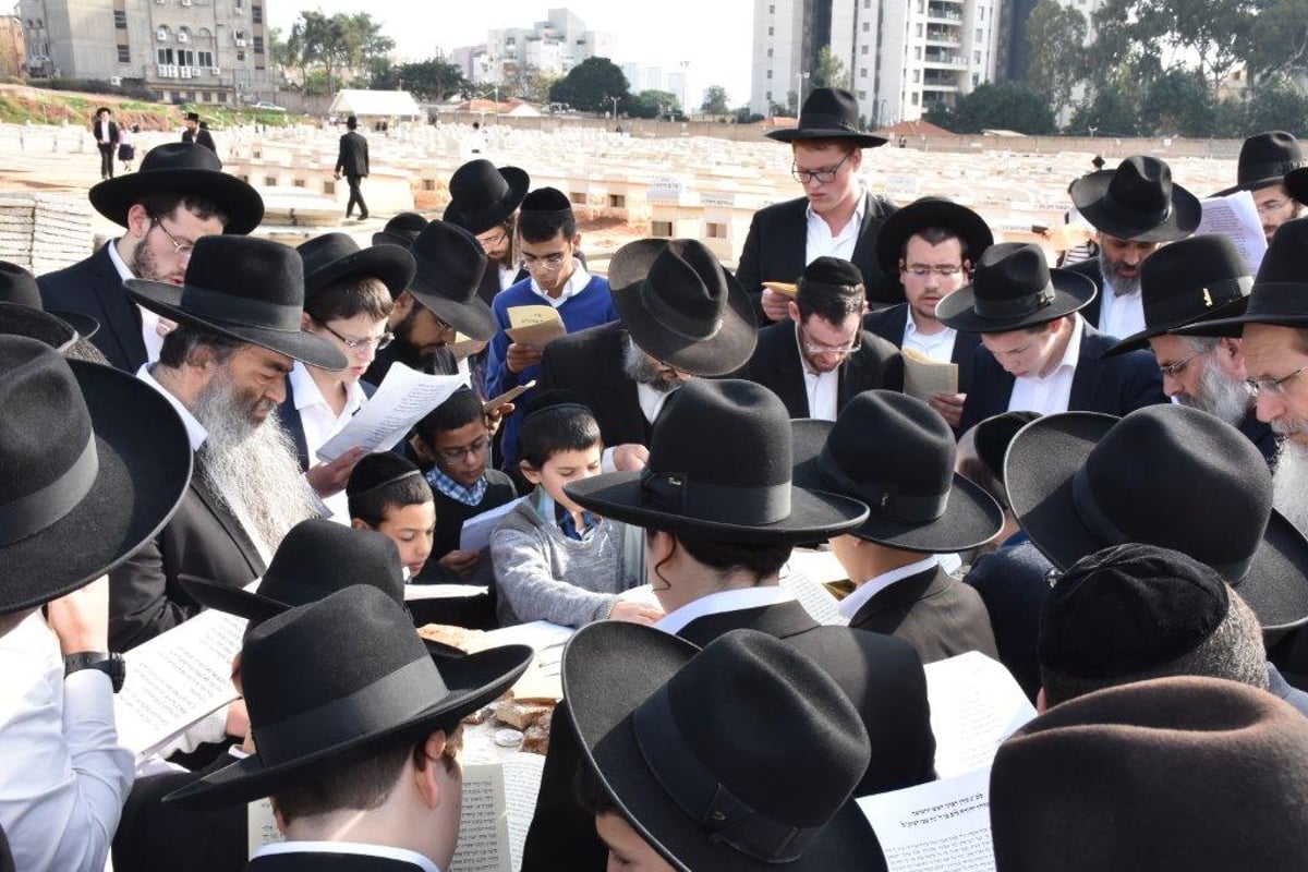 העלייה לציון מרן הרב שטיינמן זצ"ל • גלריה