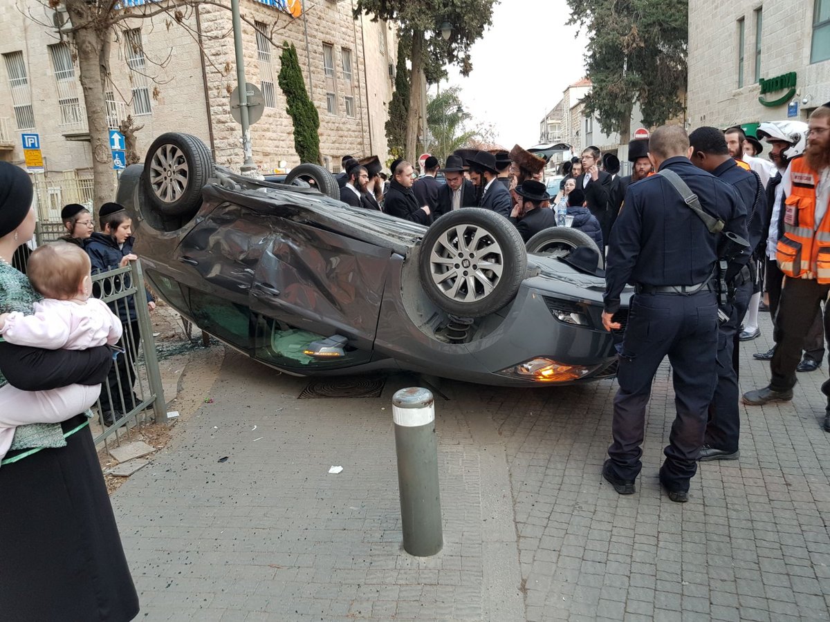 האטרקציה: רכב שהתהפך בכניסת השבת