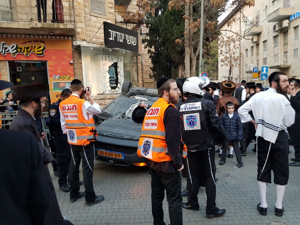 האטרקציה: רכב שהתהפך בכניסת השבת