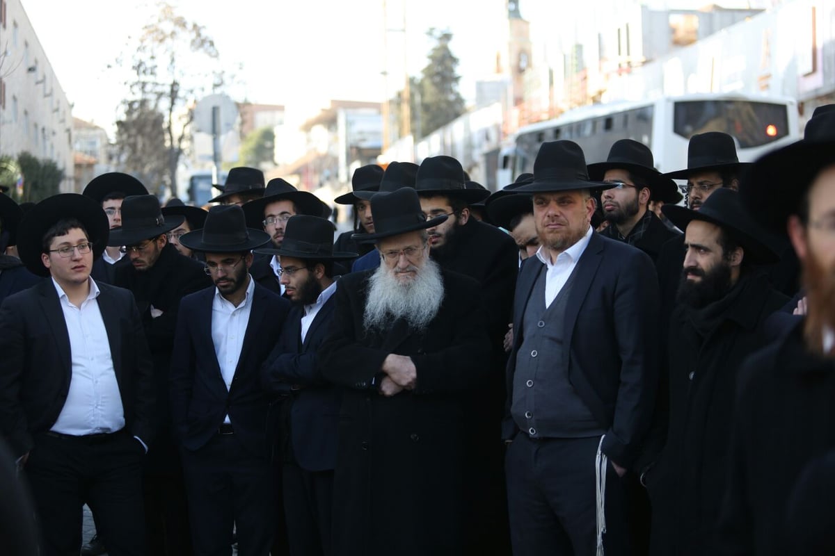 תיעוד מסכם: הלווית זקן רבני ישראל  הגאון רבי יהושע מאמאן זצוק"ל