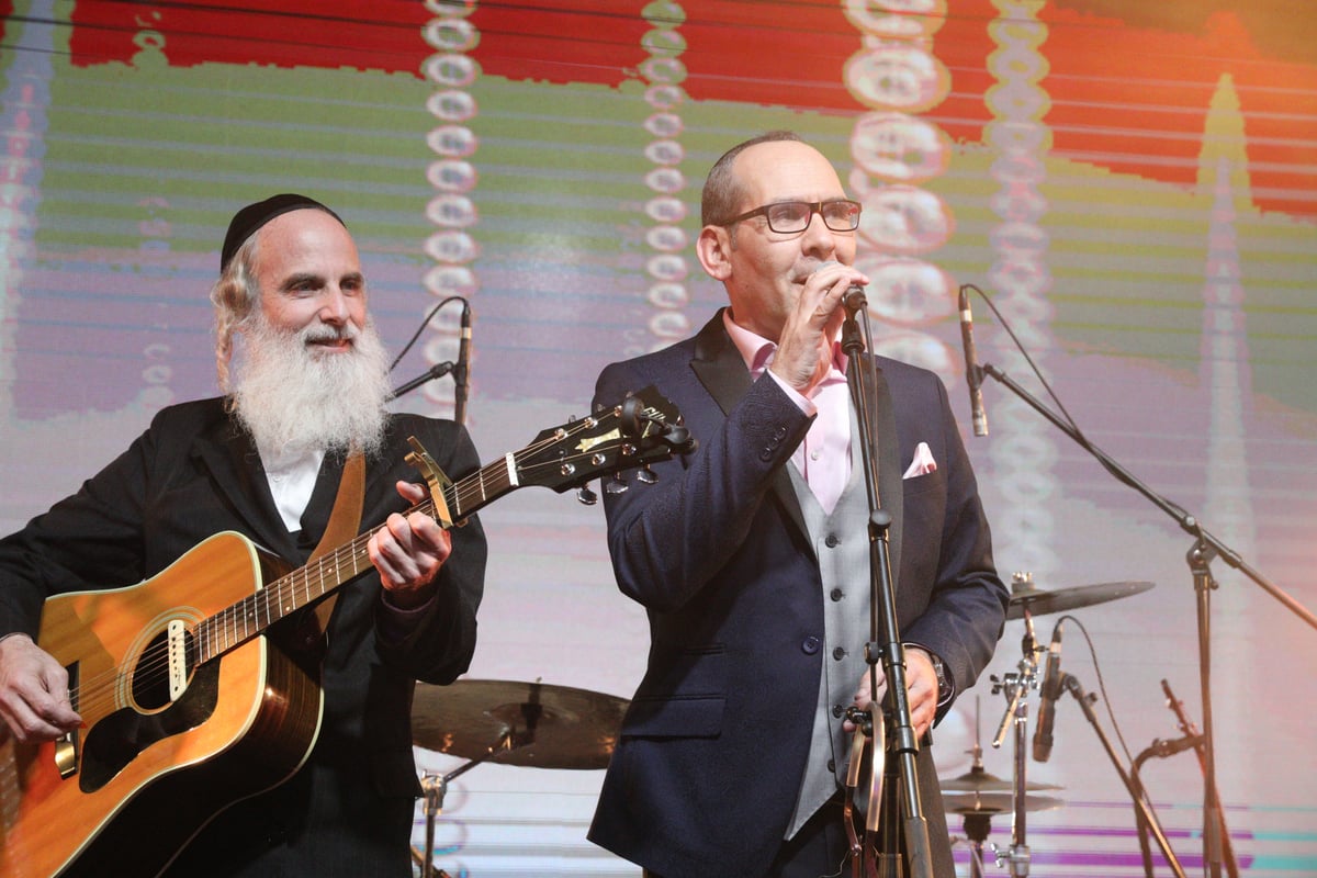 הברנז'ה כיבדה את השדרן והזמר ישי לפידות