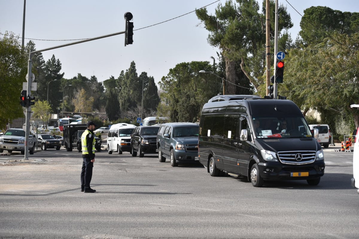 צפו: השיירה של מייק פנס ברחובות ירושלים