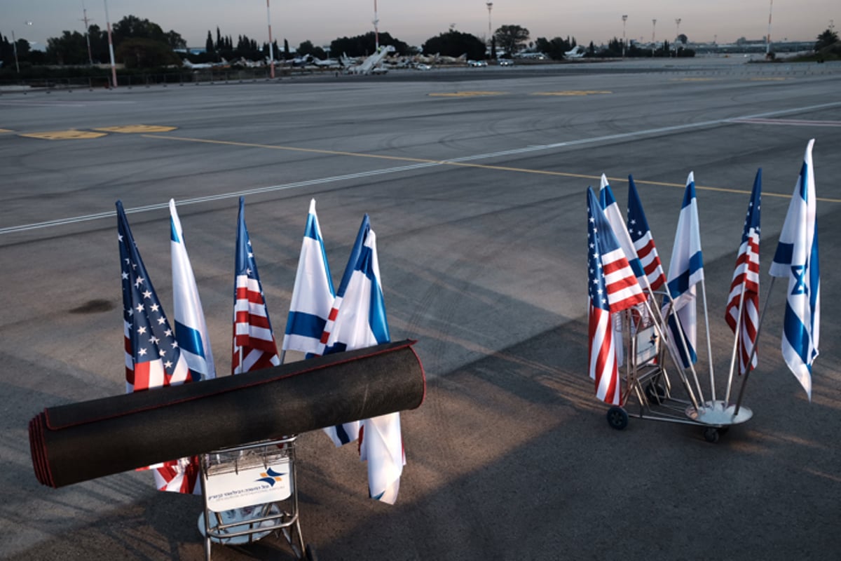 שטיח אדום ושיירה משוריינת • צפו בתיעוד