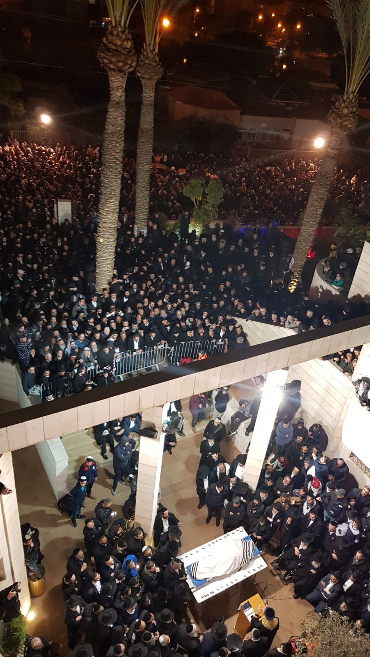 מסע הלווית המקובל רבי ניסים מויאל זצ"ל • תיעוד