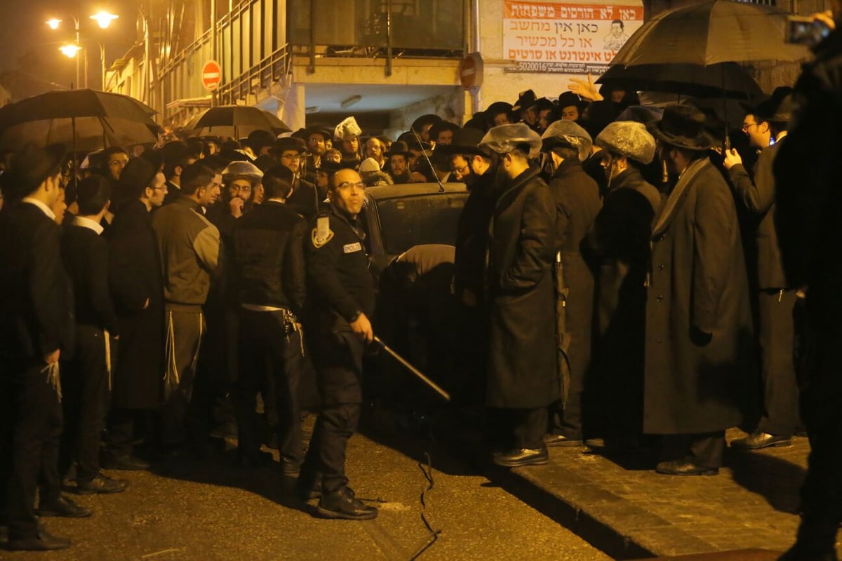 מהומה בירושלים בגלל... פשקווילים • תיעוד