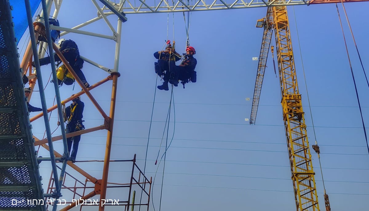 לוחמי האש התאמנו על חילוצים מגובה רב