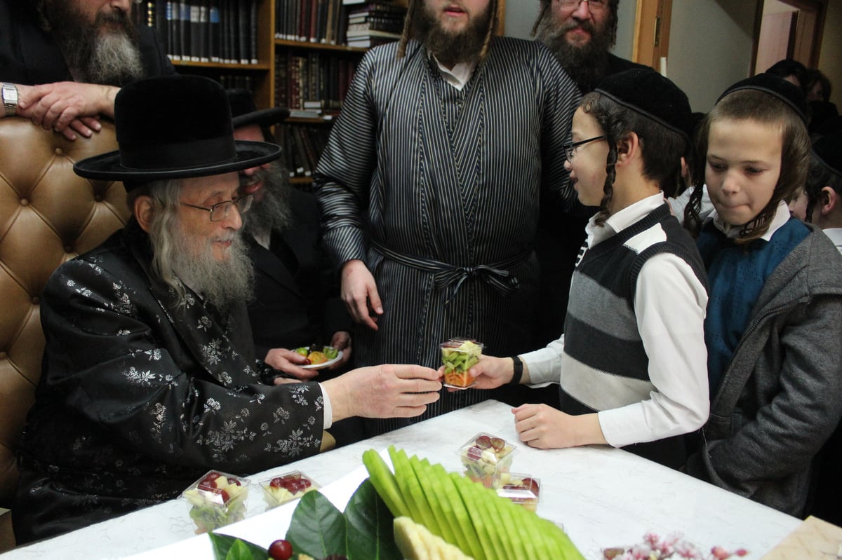 ילדי ת"ת ברסלב נבחנו אצל הגאב"ד • צפו