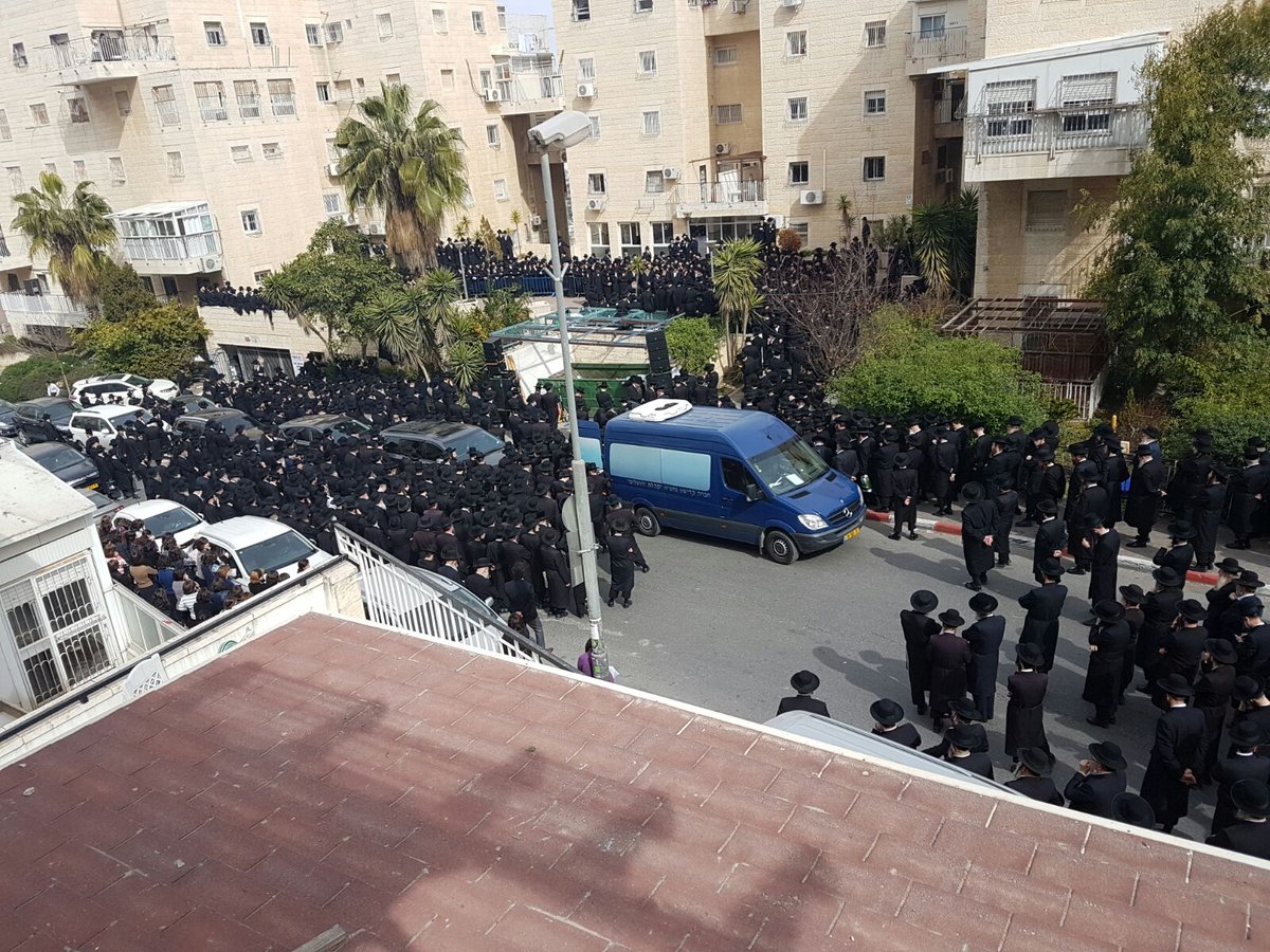 האדמו"ר מגור צעד בראש מסע הלוויה • צפו