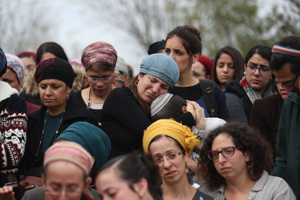 הלוויתו של איתמר בן גל הי"ד: "מי יתן מותי תחתיך" • צפו