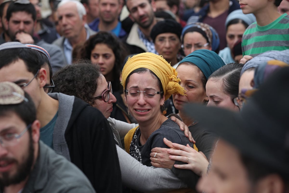 הלוויתו של איתמר בן גל הי"ד: "מי יתן מותי תחתיך" • צפו