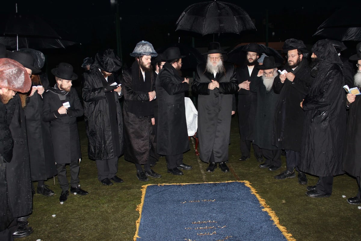 האדמו''ר ממודז'יץ במסע היסטורי בפולין • תיעוד