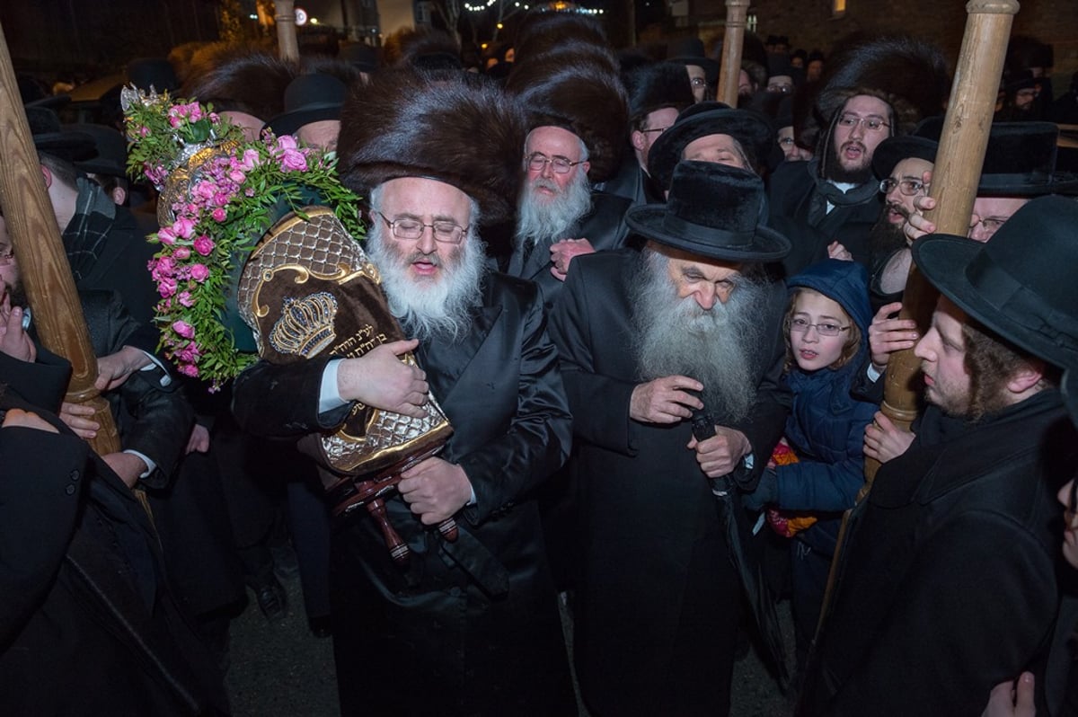 לונדון: הכנסת ס"ת להיכל ביהמ"ד הגדול סאטמר