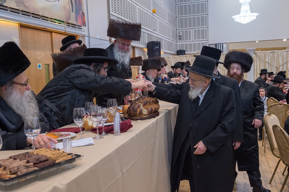 לונדון: הכנסת ס"ת להיכל ביהמ"ד הגדול סאטמר