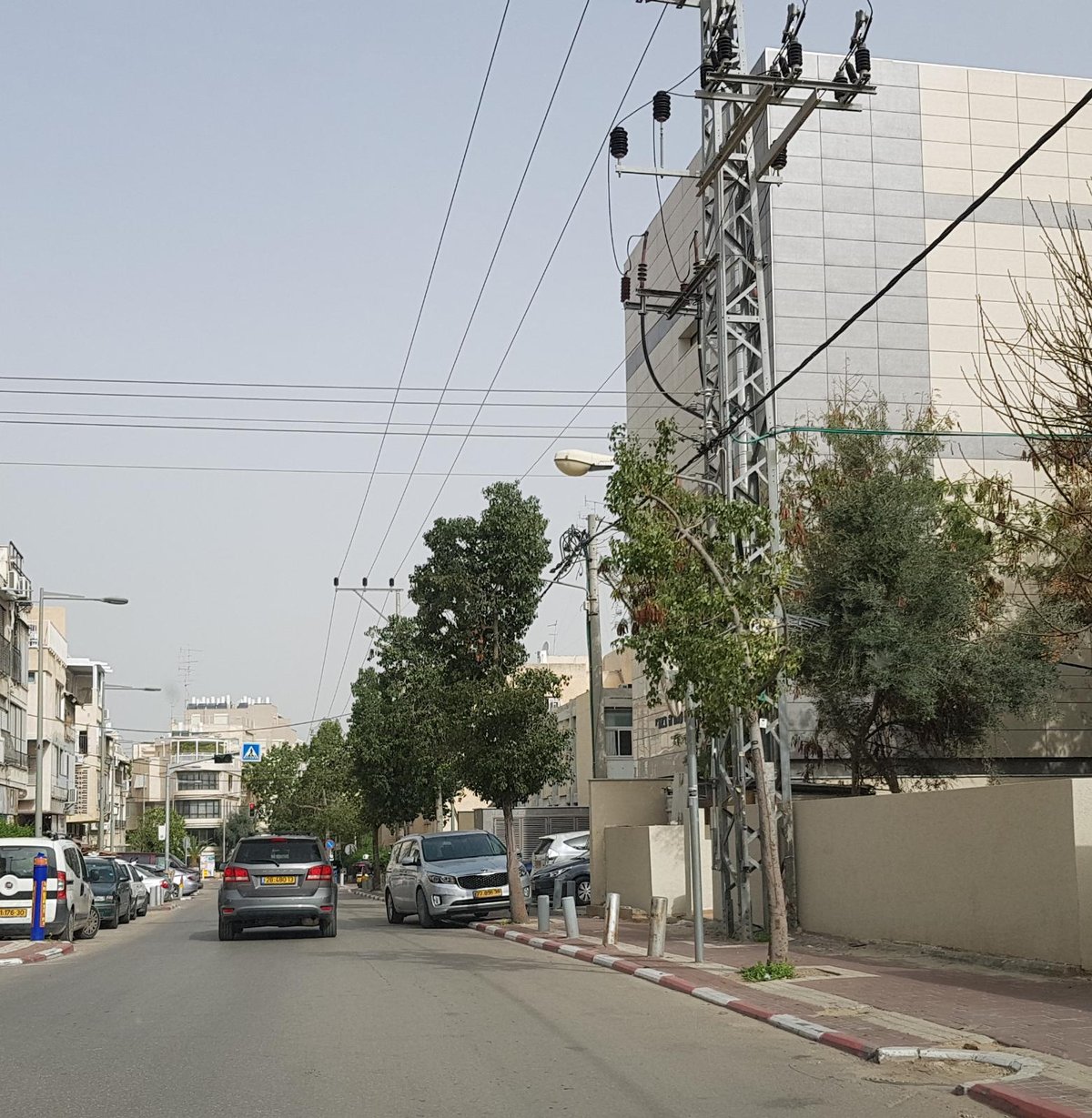 האם ראש עיריית בני ברק נכה? לפי החניות של רכבו  - כן