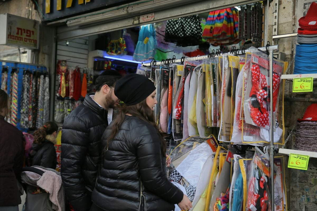 אווירת פורים השתלטה על רחובות העיר • גלריה