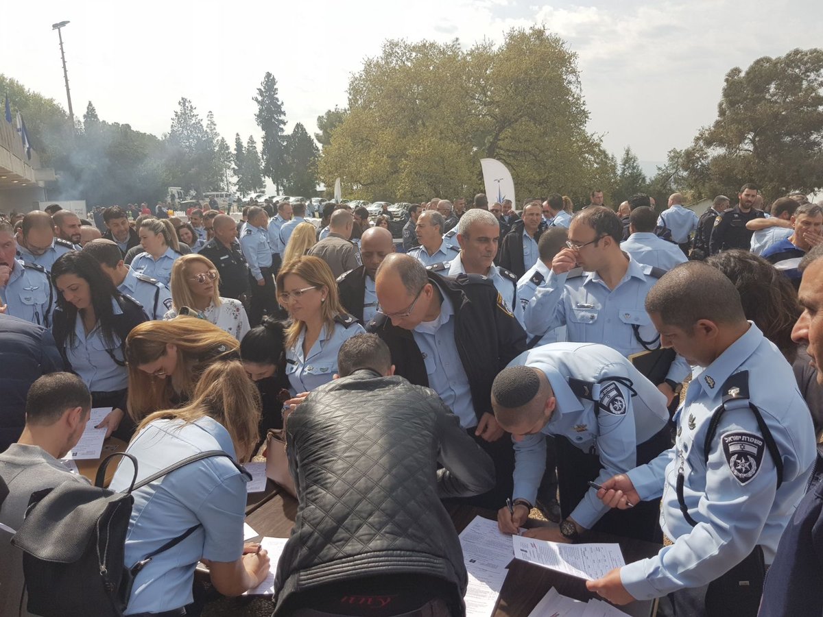 תינוק ערבי נזקק למח עצם והשוטרים נעמדו בתור לתרום