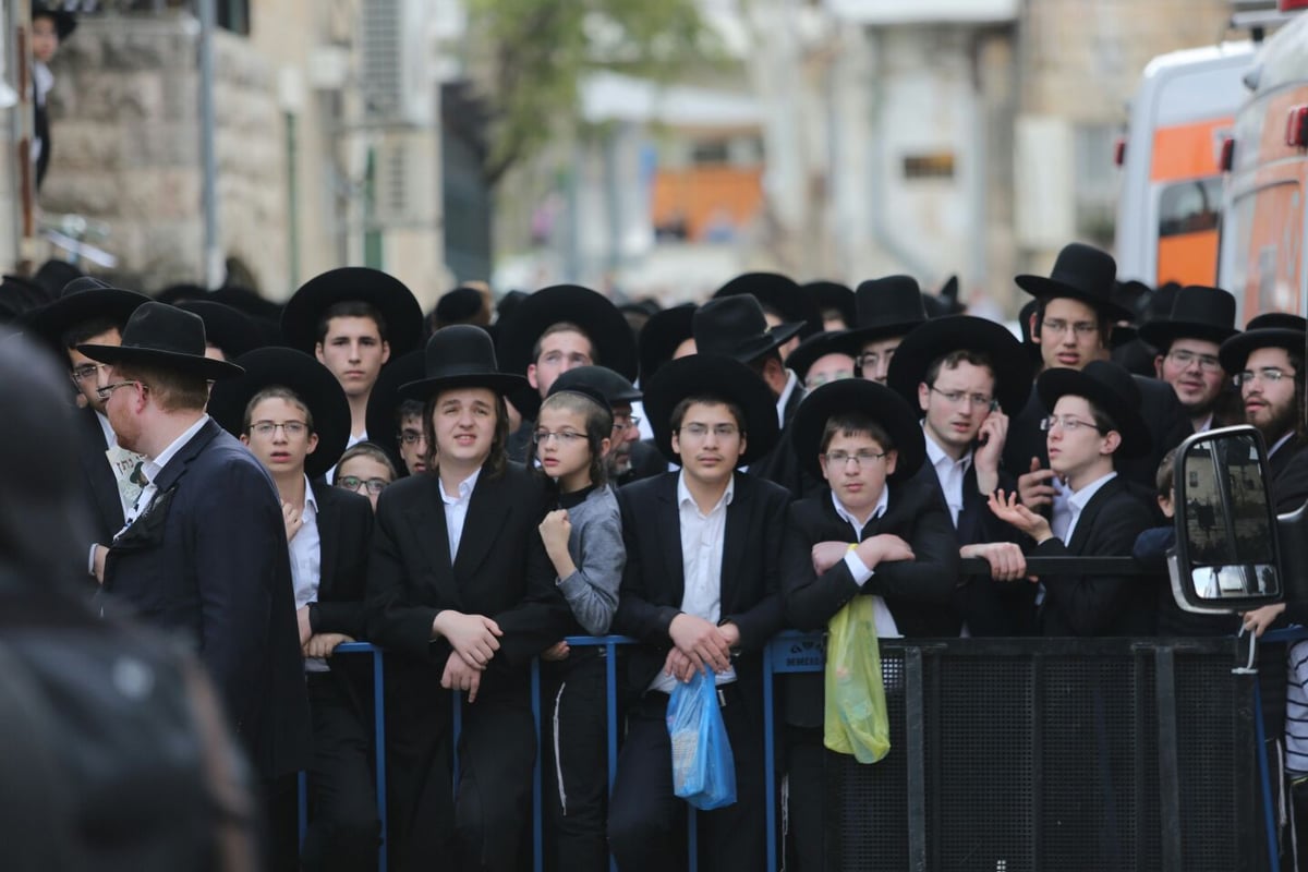 הלווית הגאון רבי שמואל  אוירבך זצ"ל • גלריה מתעדכנת