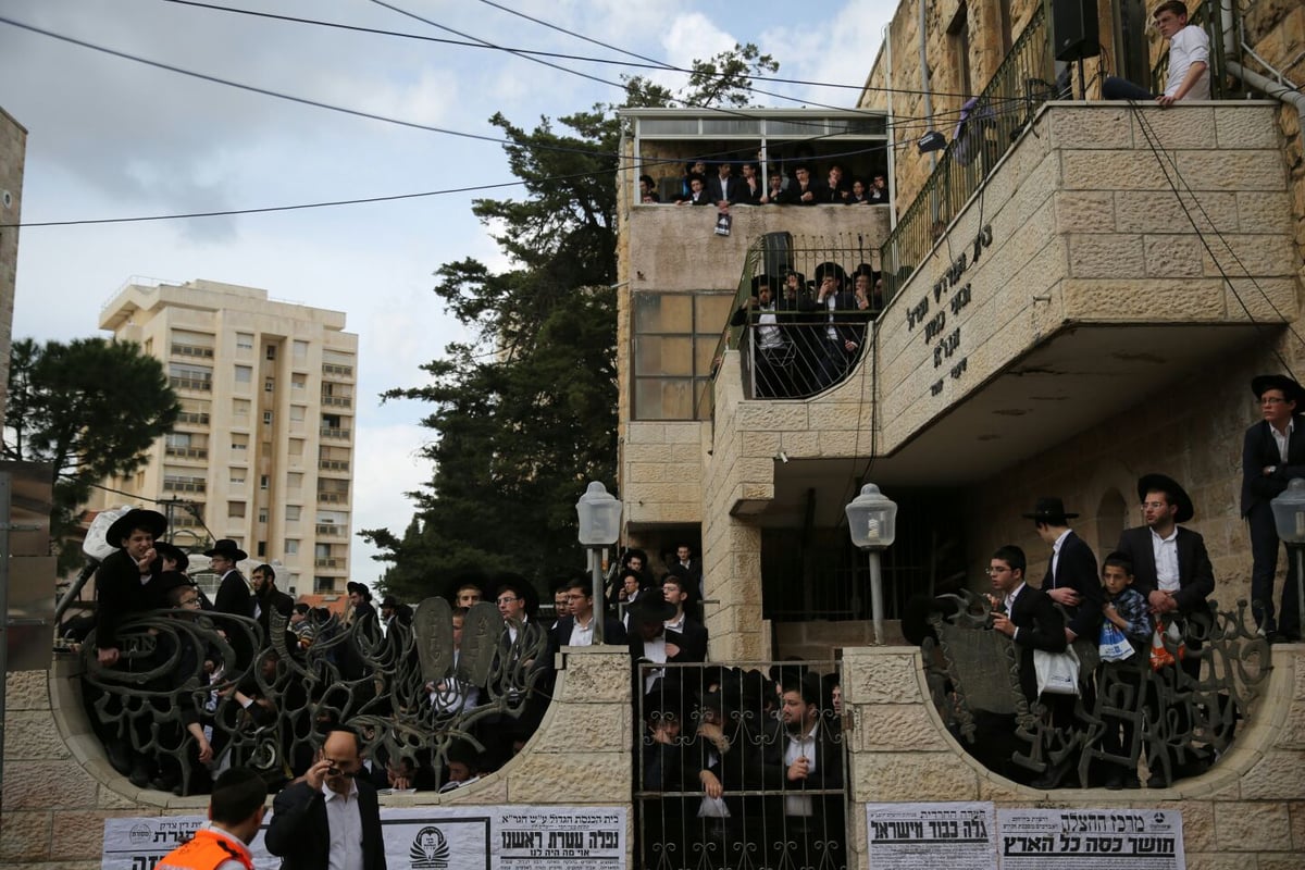 הלווית הגאון רבי שמואל  אוירבך זצ"ל • גלריה מתעדכנת