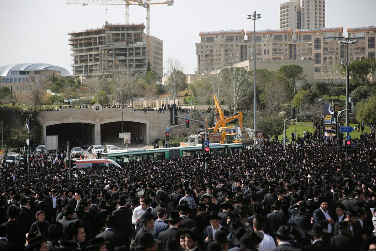 הלווית הגאון רבי שמואל  אוירבך זצ"ל • גלריה מתעדכנת