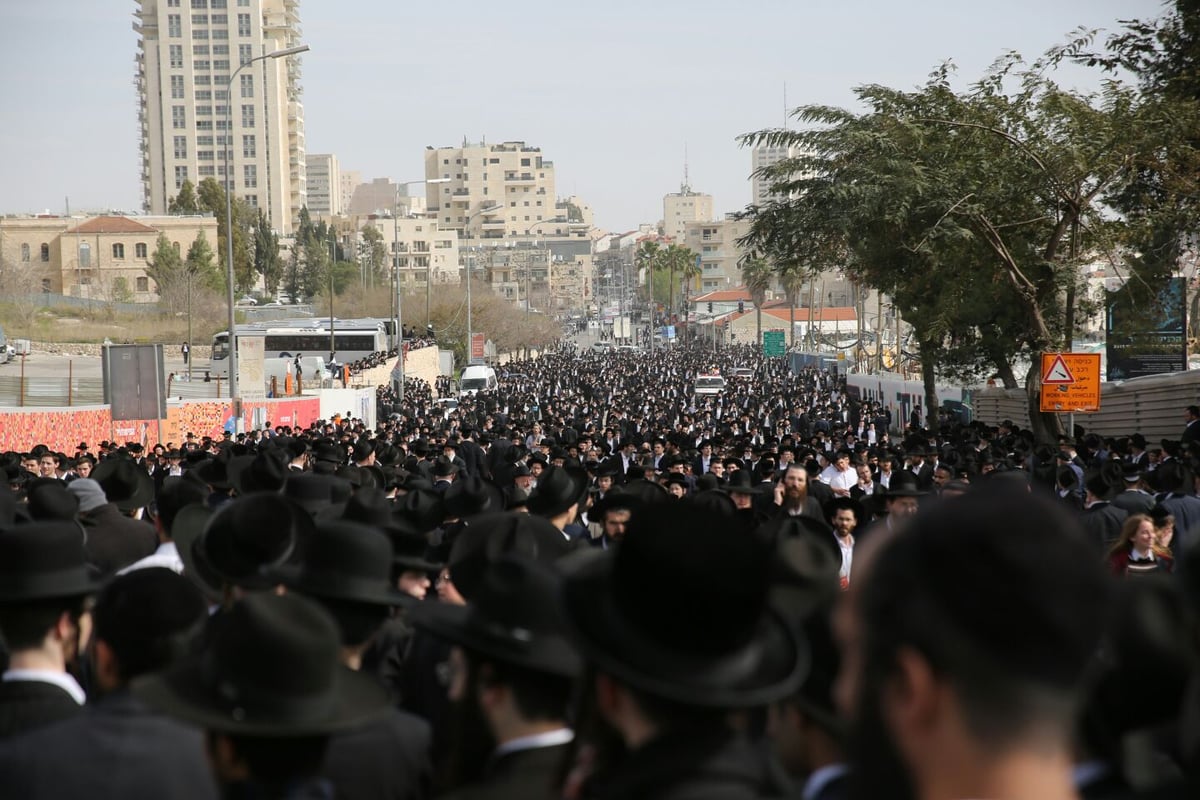 הלווית הגאון רבי שמואל  אוירבך זצ"ל • גלריה מתעדכנת