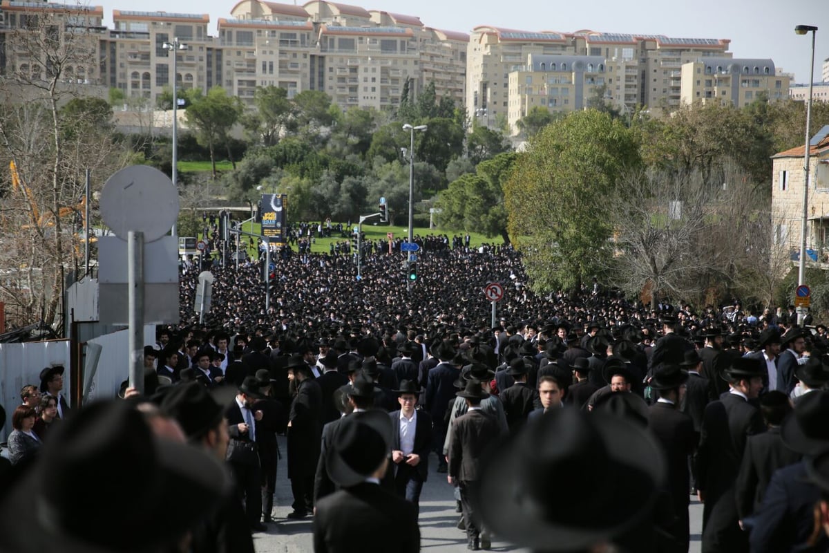 הלווית הגאון רבי שמואל  אוירבך זצ"ל • גלריה מתעדכנת