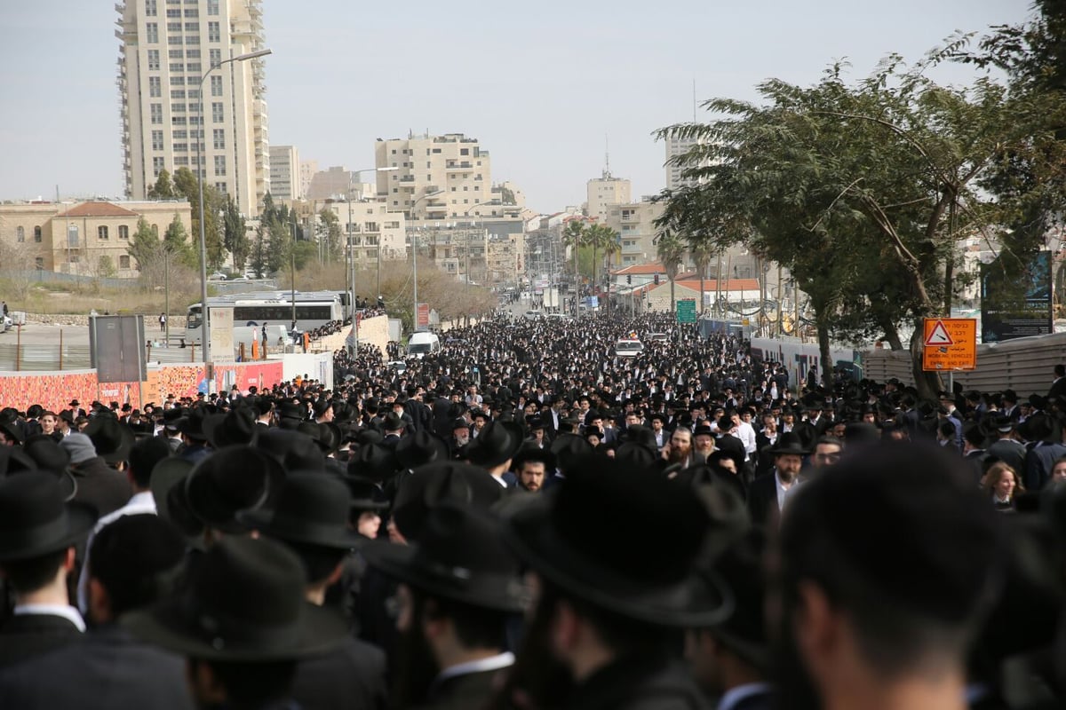 הלווית הגאון רבי שמואל  אוירבך זצ"ל • גלריה מתעדכנת