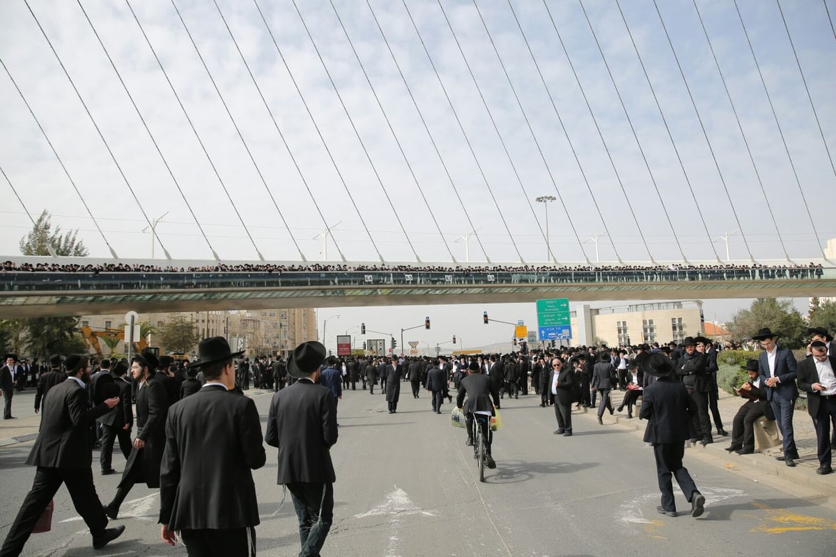 הלווית הגאון רבי שמואל  אוירבך זצ"ל • גלריה מתעדכנת