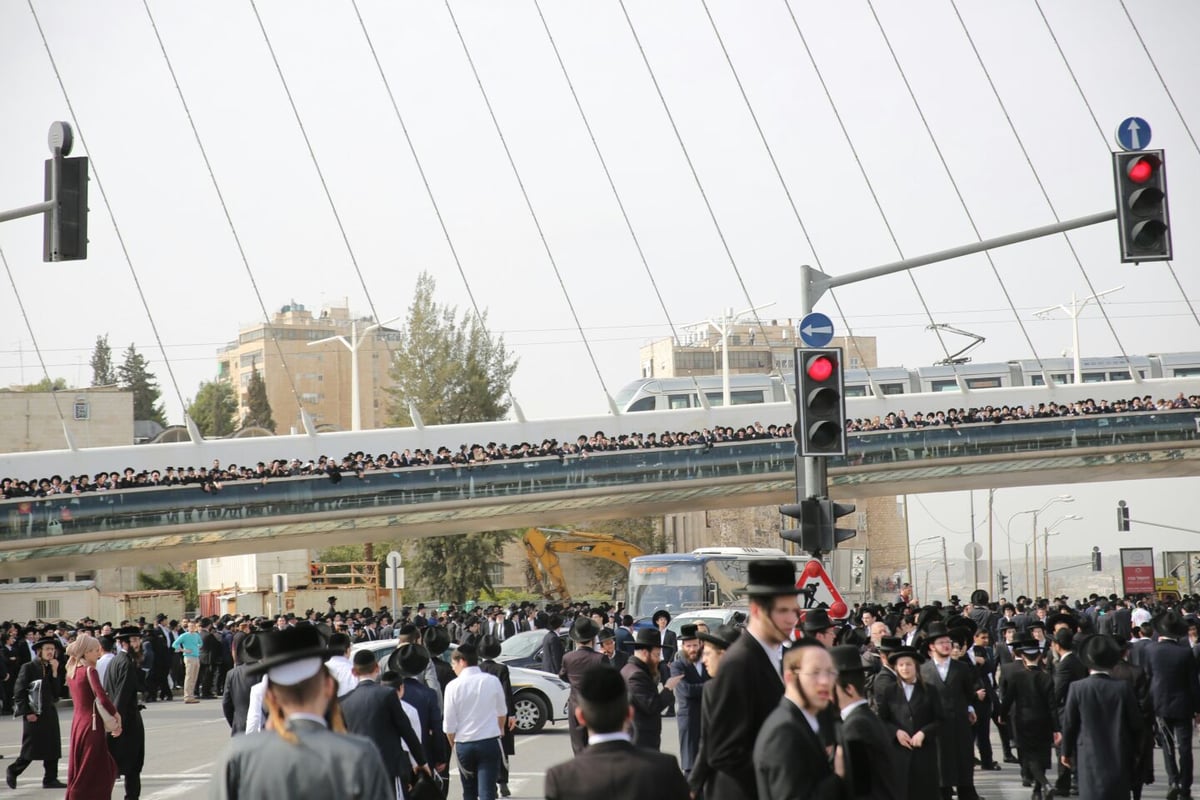 הלווית הגאון רבי שמואל  אוירבך זצ"ל • גלריה מתעדכנת