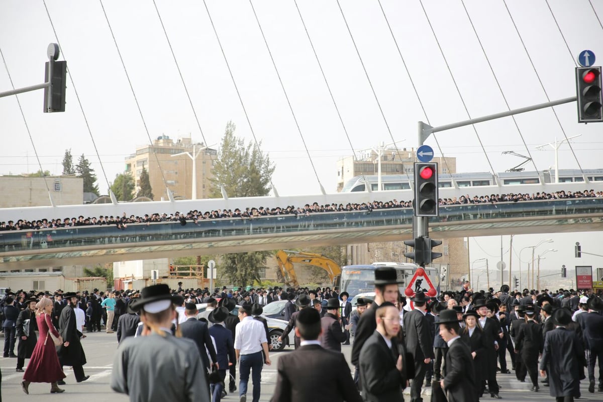 הלווית הגאון רבי שמואל  אוירבך זצ"ל • גלריה מתעדכנת