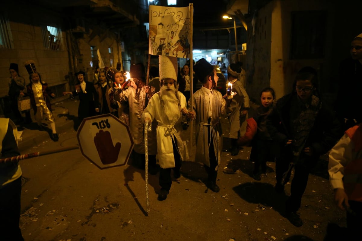 בלפידים ובשירה: התלווינו ל"פורים רב" במאה שערים