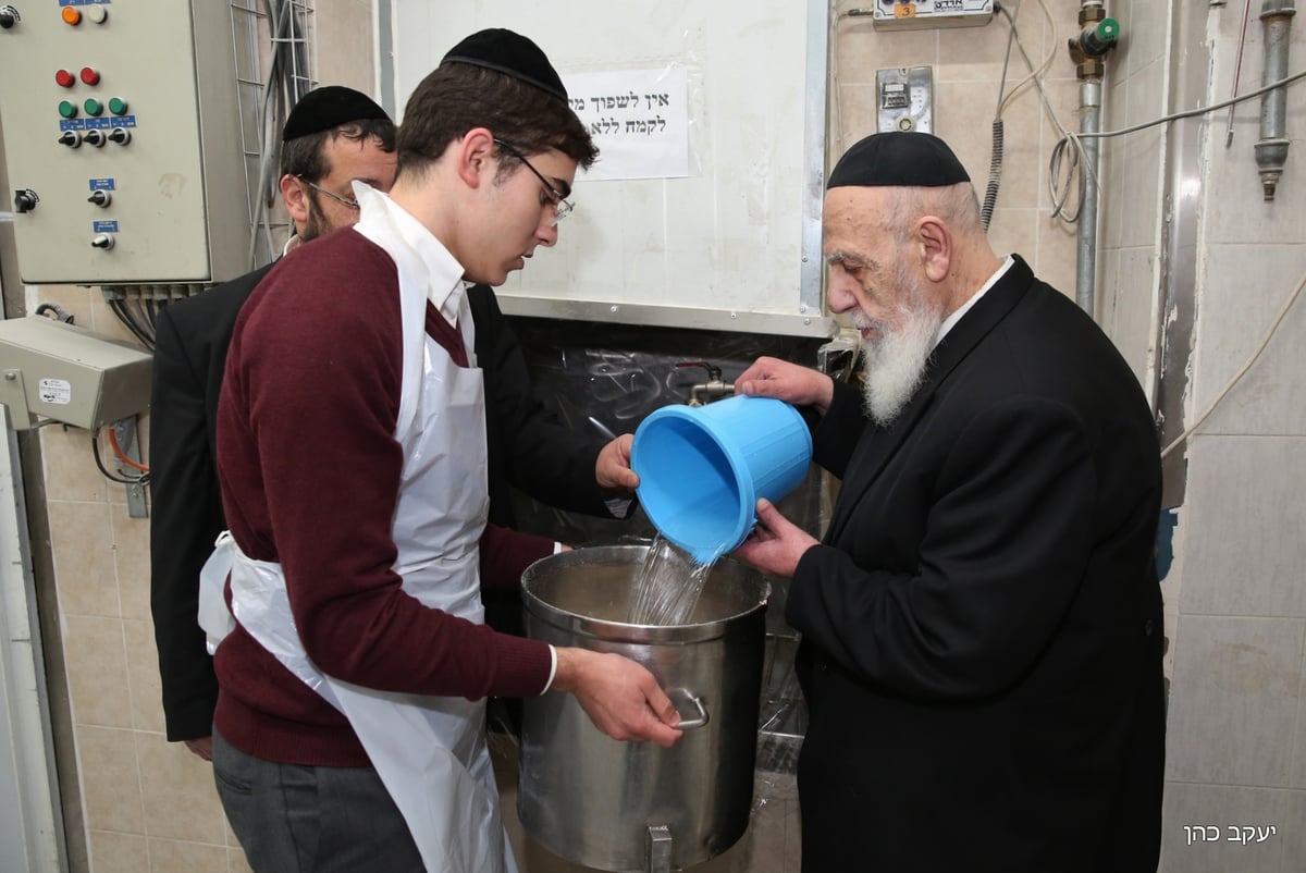 ערב הנסיעה למקסיקו: נשיא המועצת אפה מצות