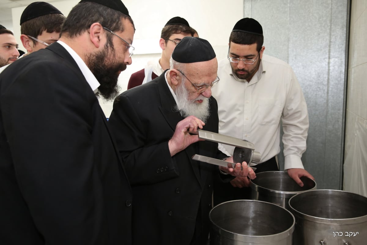 ערב הנסיעה למקסיקו: נשיא המועצת אפה מצות